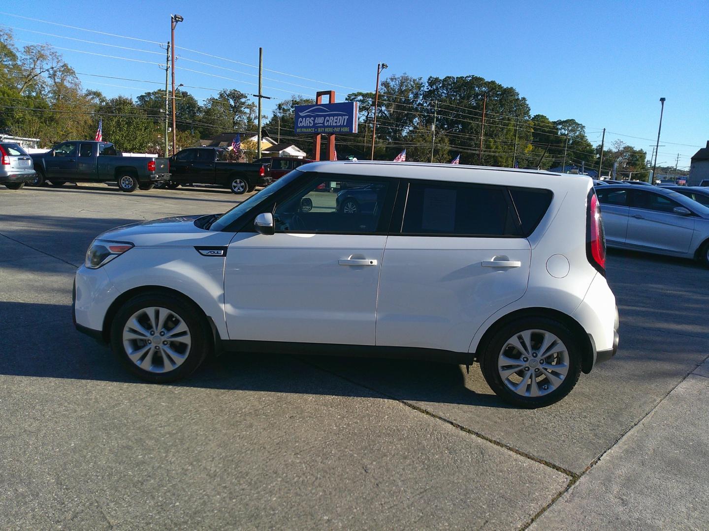 2014 WHITE KIA SOUL + (PLUS) (KNDJP3A50E7) , located at 1200 Cassat Avenue, Jacksonville, FL, 32205, (904) 695-1885, 30.302404, -81.731033 - Photo#1